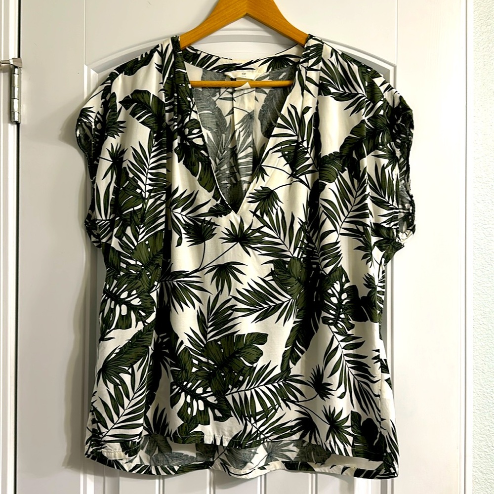 H&M tropical top size M